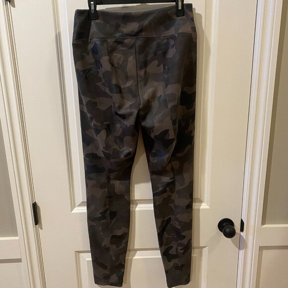 WHBM Camo Print Runway Legging Size 12L - Picture 10 of 13